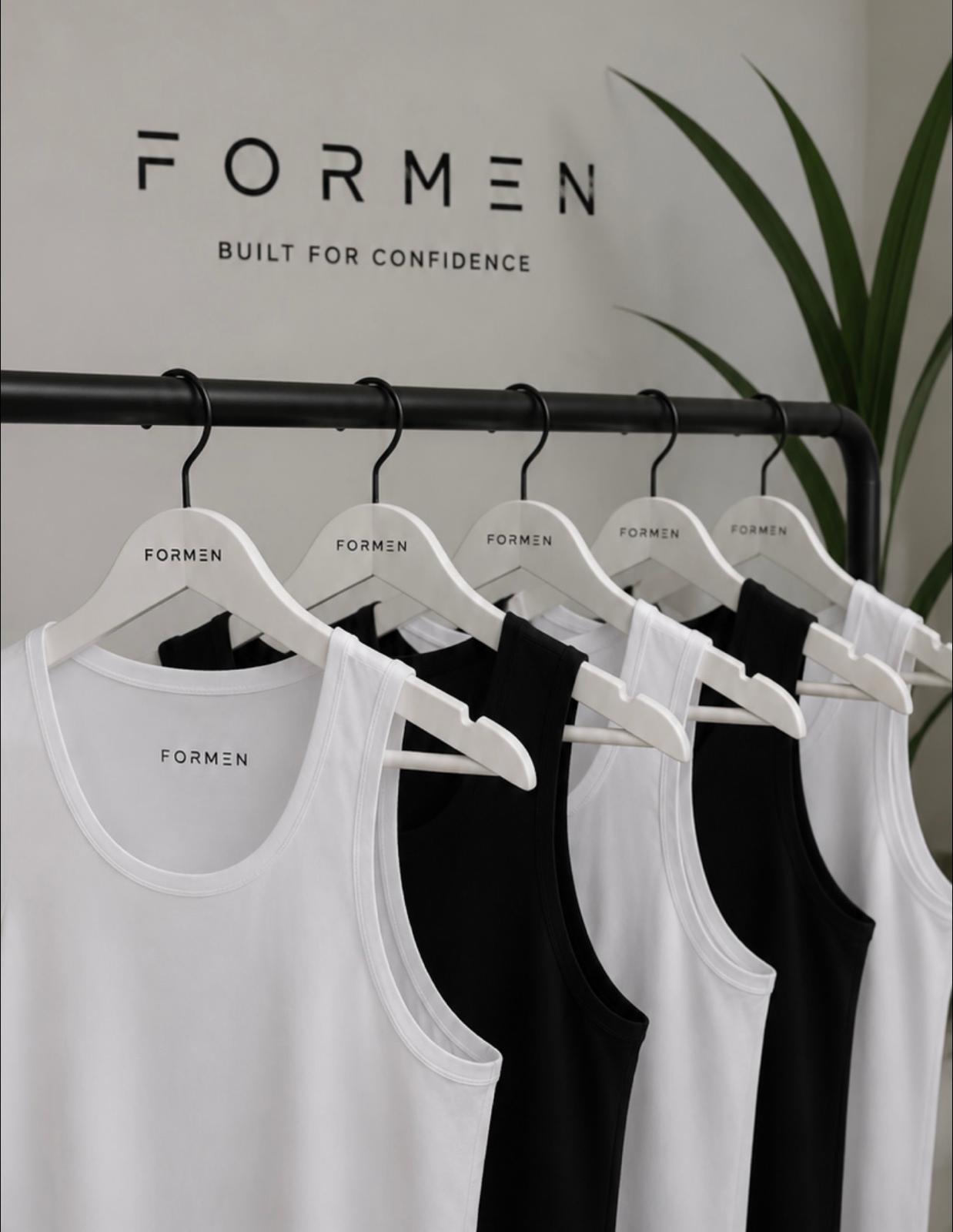 FORMEN Signature in Schwarz und Weiß auf Markenbügeln